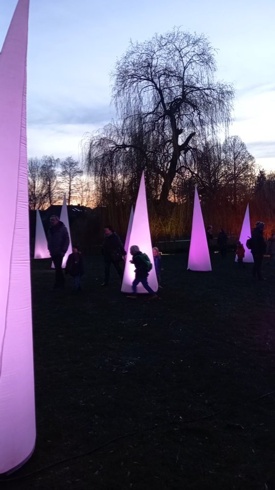 Jeszcze tylko dzisiaj w Celle trwa #nordlichtercelle - festiwal świateł. Instalacje ustawione są w parku, wokół zamku a pokazy zaczynają się o 18.30.